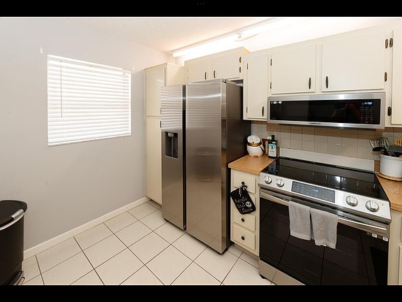 2nd image of 2845 SW 22nd Avenue #1040