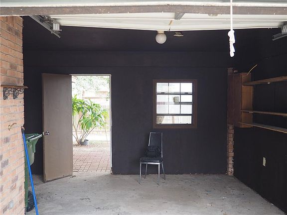 3rd image of 407 W Beech Ave