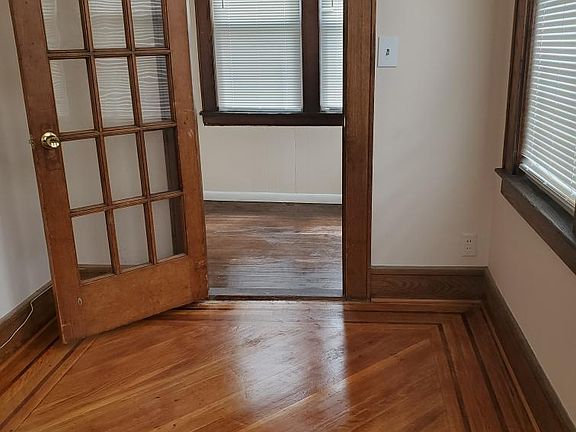 3rd image of 33 Jefferson Ave APT 2