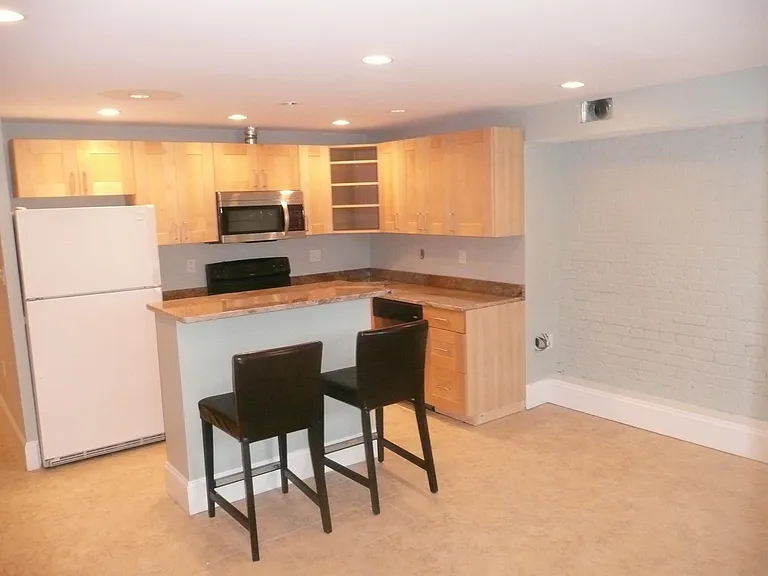 710 7th St SE #B1 — Photo 2