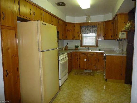 2nd image of 26260 Parklane Dr