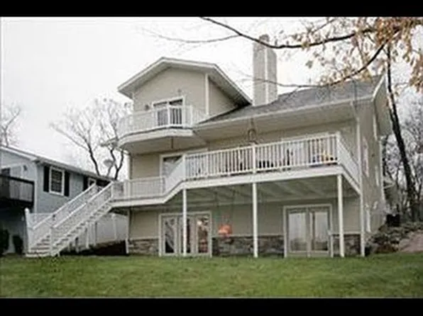 834 E Eagle Lake Dr, Kalamazoo, MI 49009