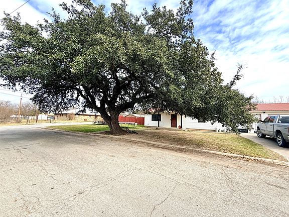 5th image of 1412 Sunset Dr