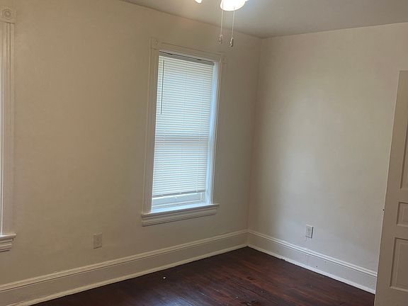 3rd image of 748 E Chestnut St