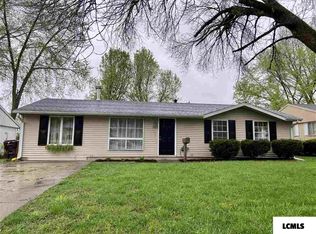 395 McDivitt Ave, Lincoln, IL 62656