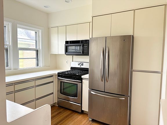 3rd image of 144 Lexington Ave #2