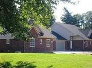 4585 Hampton Ct N, Warren, MI 48092