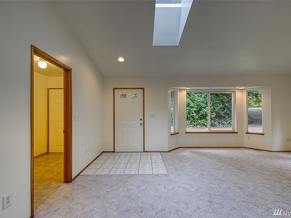 5th image of 363 Bishop Hill Cir