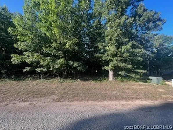 1064 Bittersweet Rd, Lake Ozark, MO 65049