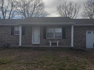 648 W 2nd St, Trenton, IL