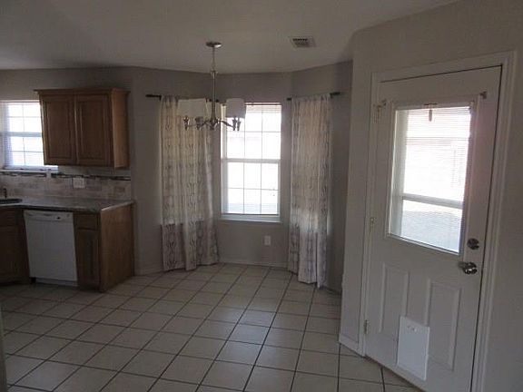 4th image of 1326 Tulane Dr