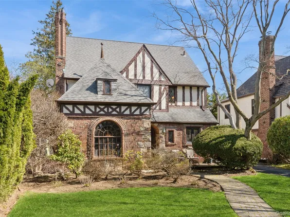 63 Marlborough Court, Rockville Centre, NY 11570