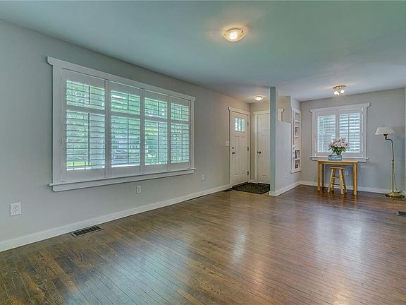 5th image of 70 East St