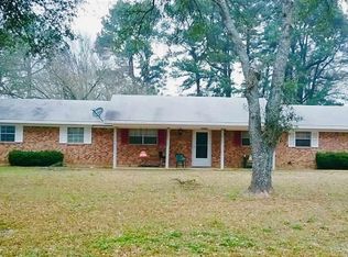 713 Pecan St, Omaha, TX 75571