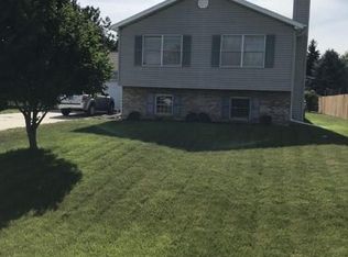 610 Morningside Dr, Chenoa, IL 61726
