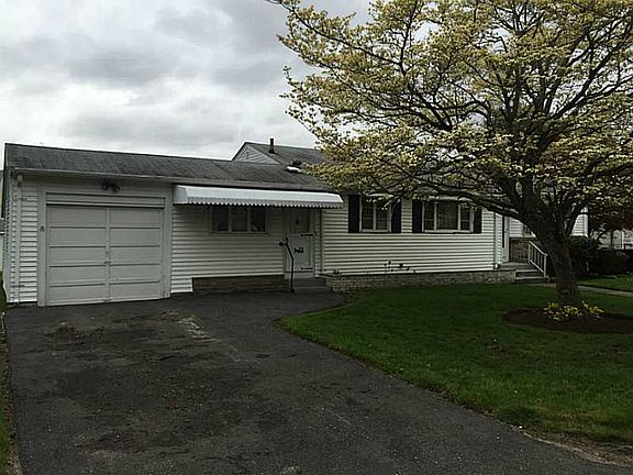 2nd image of 15 Benjamin Dr