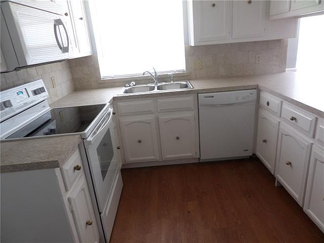 2nd image of 3828 Del Rio Dr