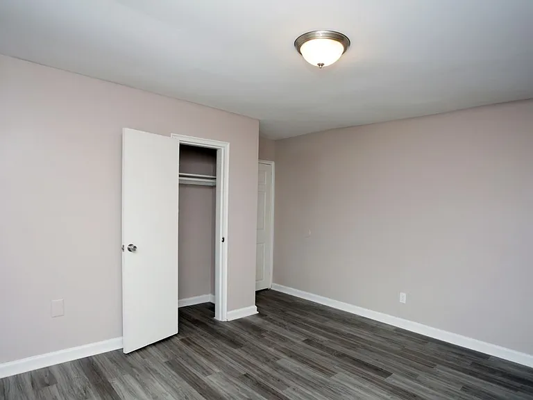 Wildwood Gardens Apartments — Photo 13