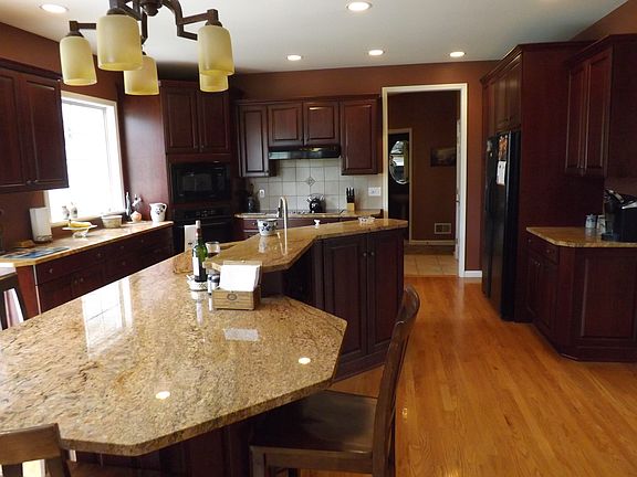 5th image of 30 Periwinkle Dr
