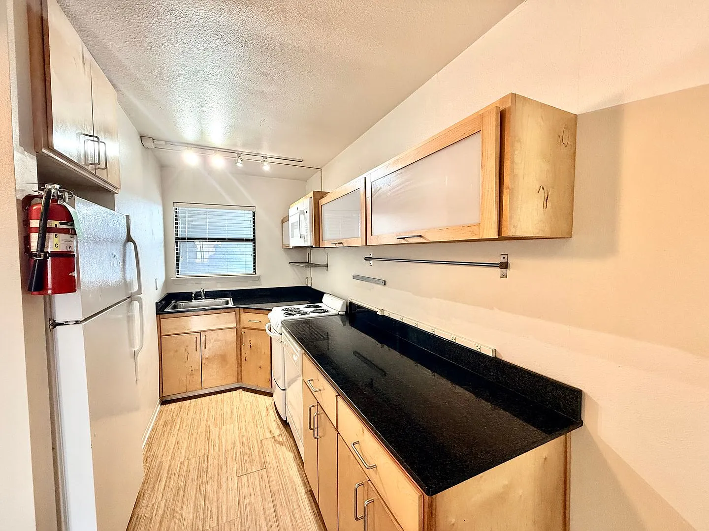 4 Bedroom Condo Near LSU with Pool, Gated Access & Tiger Trails — Photo 4