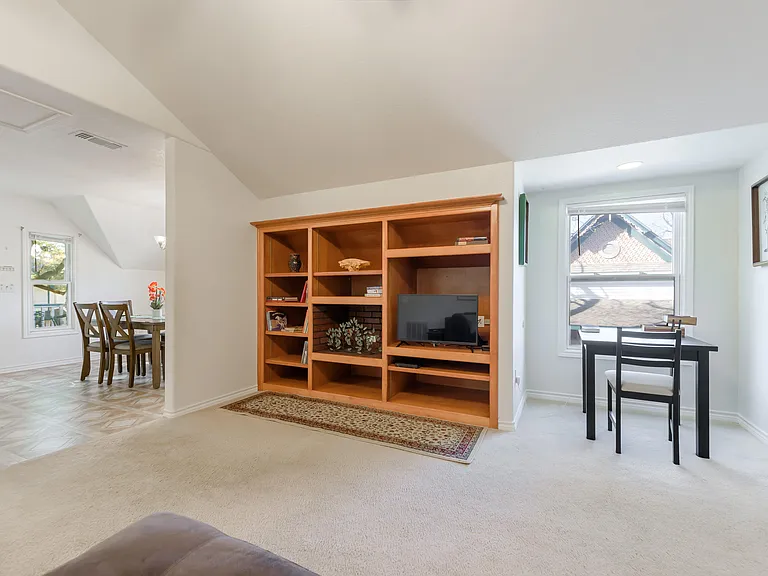 433 W San Antonio St #C — Photo 7