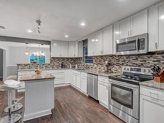 4th image of 6520 Waltho Dr