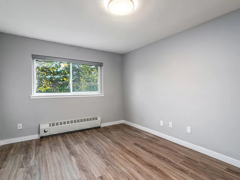 2911 Bayview Ave — Photo 27