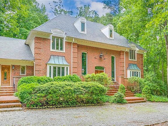2nd image of 2701 Wicklow Ln