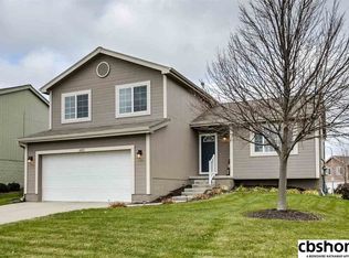 16852 Browne St, Omaha, NE 68116