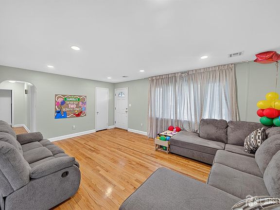 5th image of 47 Albert Ave