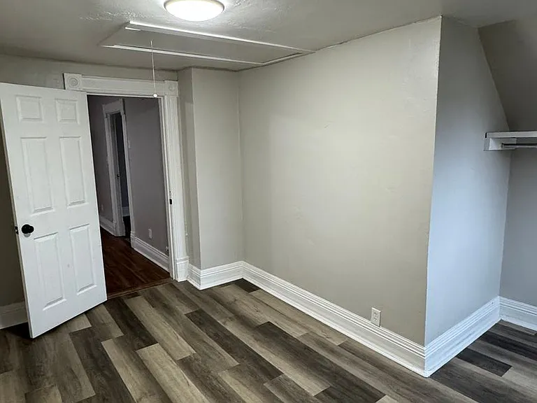 120 E Spring St — Photo 11