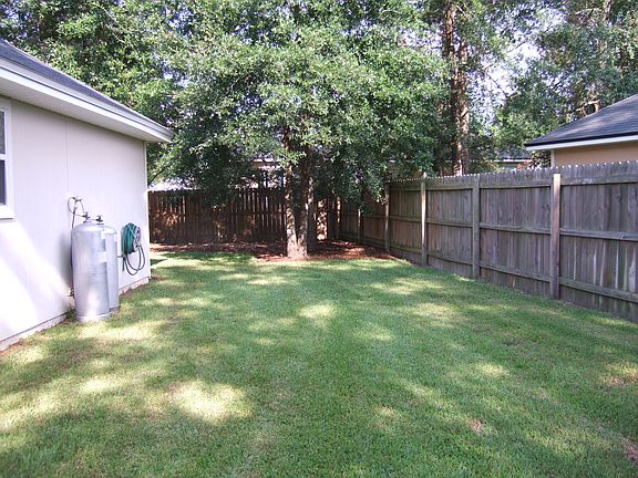Two big side yards