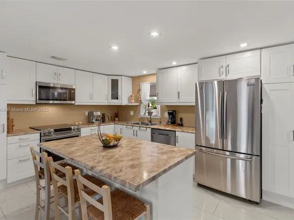 5239 NW 3rd Ave, Pompano Beach, FL 33064