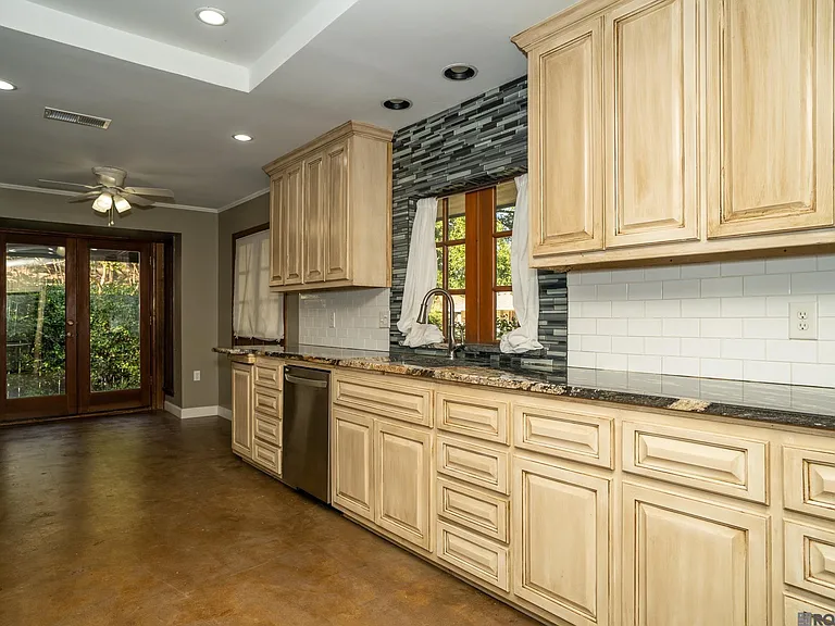 3736 Sessions Dr — Photo 10