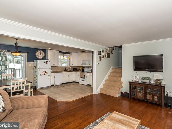 3rd image of 339 Highlawn Ave