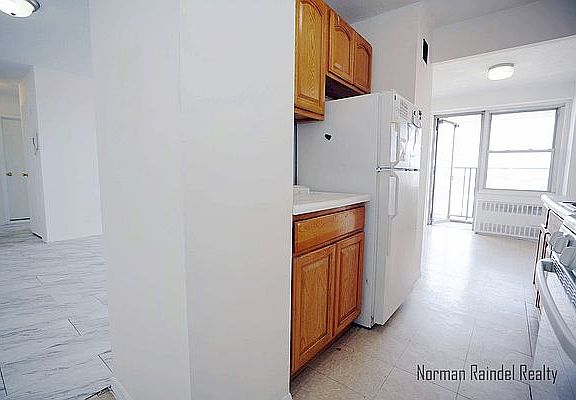 2nd image of 2550 Olinville Ave APT 12B