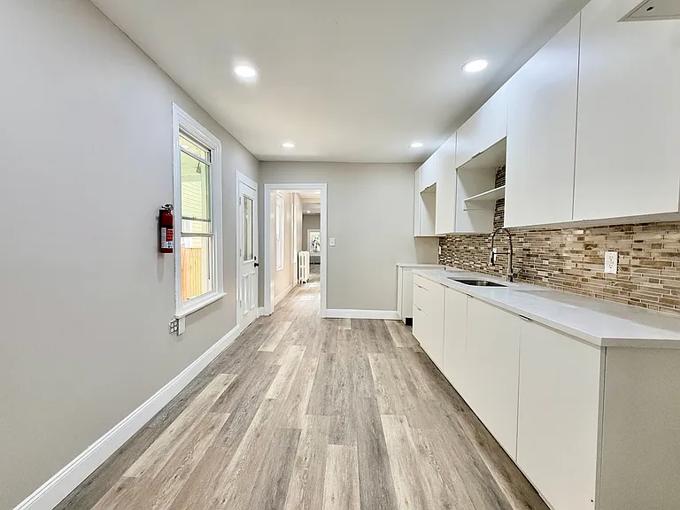 248 Greenwich St — Photo 9