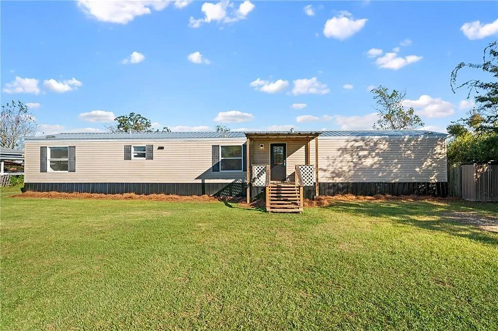 3 bed, 2.0 bath, 1280 sqft, $1,575 — Photo 2