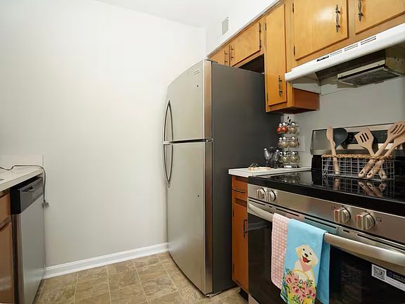 5th image of 901 Crosshill Dr APT 5