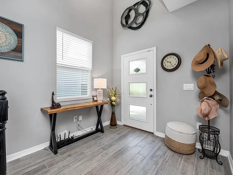 640 Bayern Ln — Photo 22