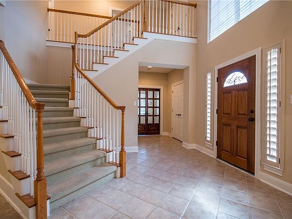 5th image of 215 The Hills Dr #7