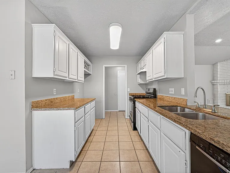 2310 Woodwind Dr — Photo 19