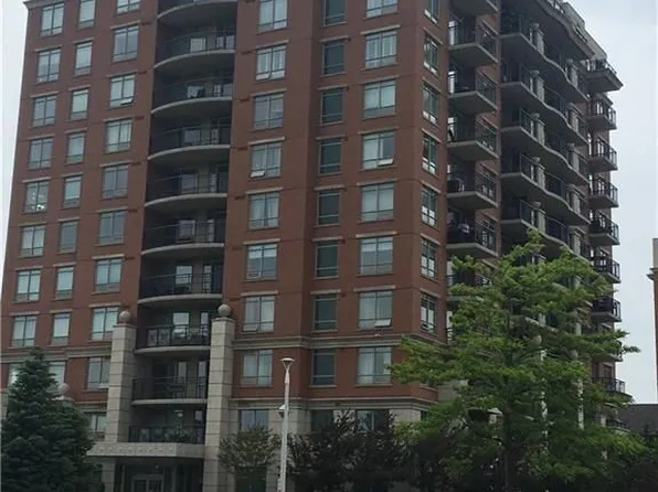 2365 Central Park Dr #206, Oakville, ON L6H 0C7