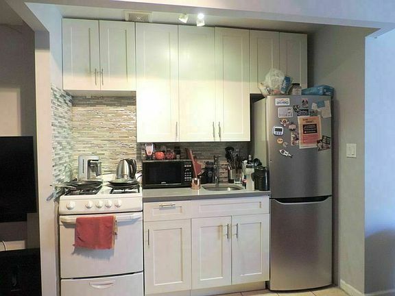 3rd image of 152 Orchard St APT 4B