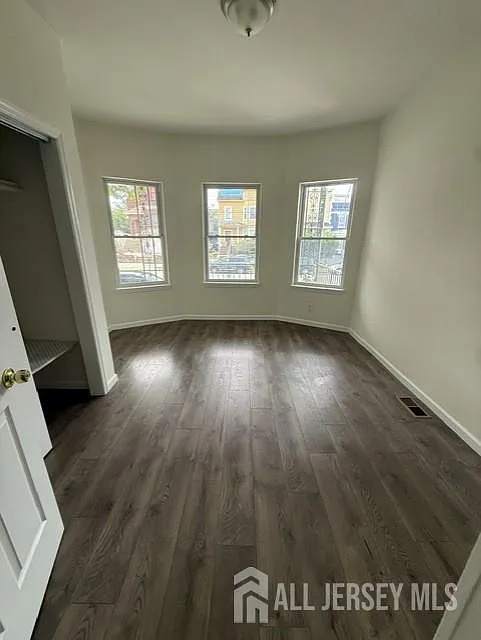 4 bed, 7.0 bath, 3043 sqft, $3,200 — Photo 2