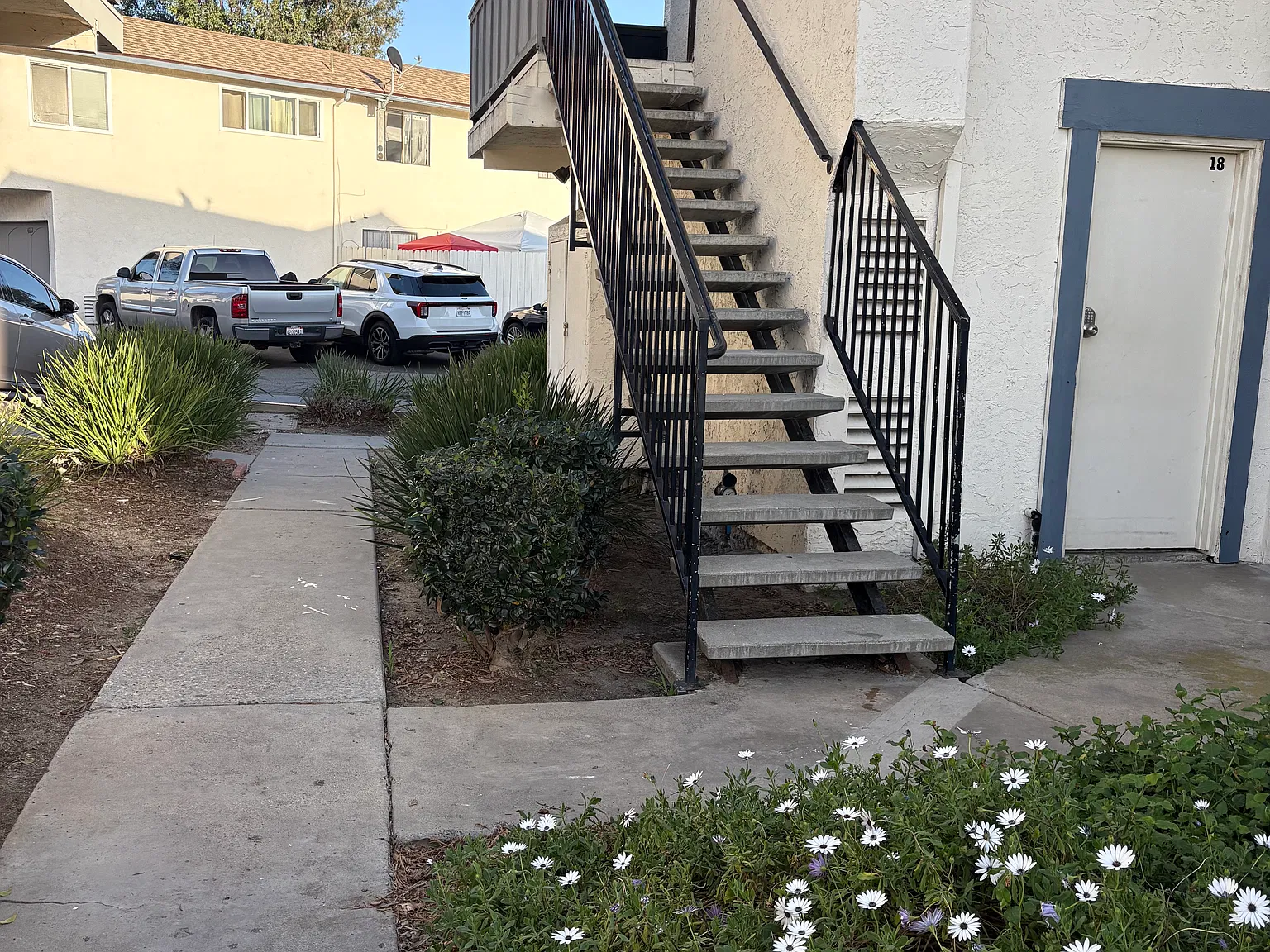 3 bed, 1110 sqft, $3,195 — Photo 2