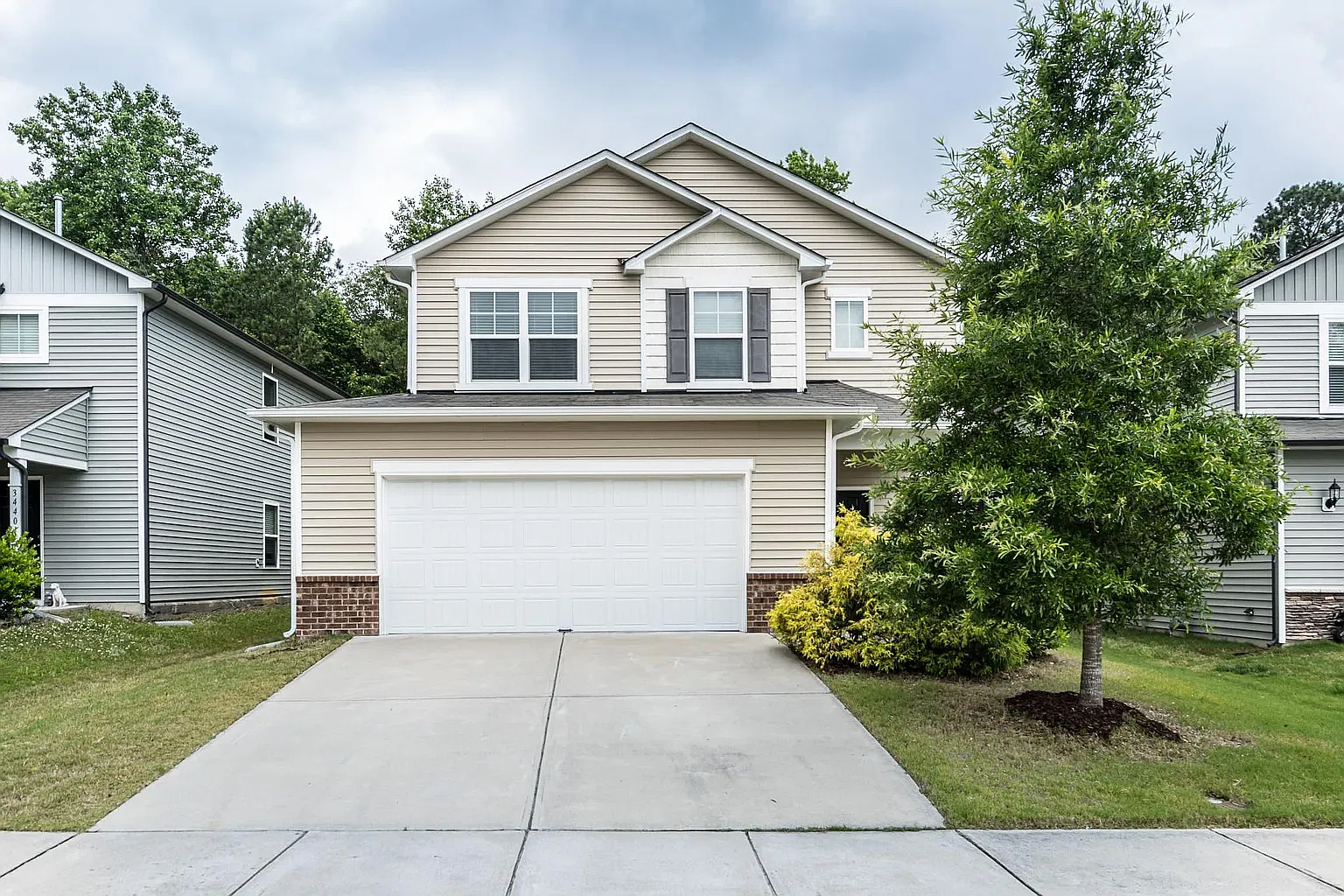 4 bed, 2.5 bath, 2350 sqft, $2,300 — Photo 1