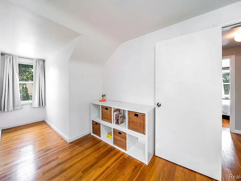 165 Bowers St — Photo 14