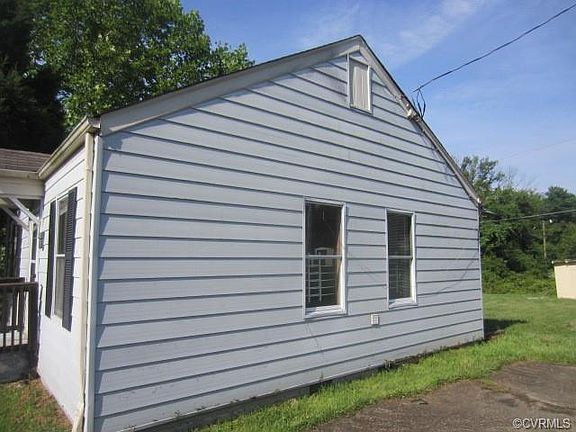4th image of 2400 Gordon Ln