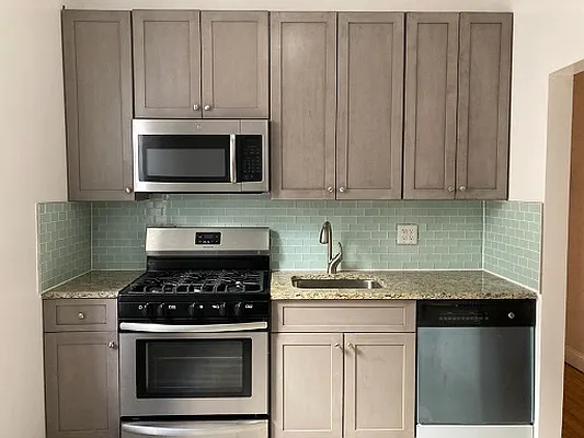 Rented by Akam Sales and Brokerage | media 7